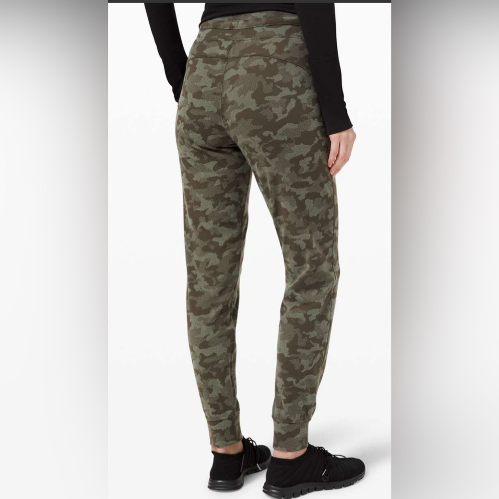 Lululemon Ready to Rulu Jogger 29"
Heritage Camo Dark Olive Green Twill - Picture 9 of 11